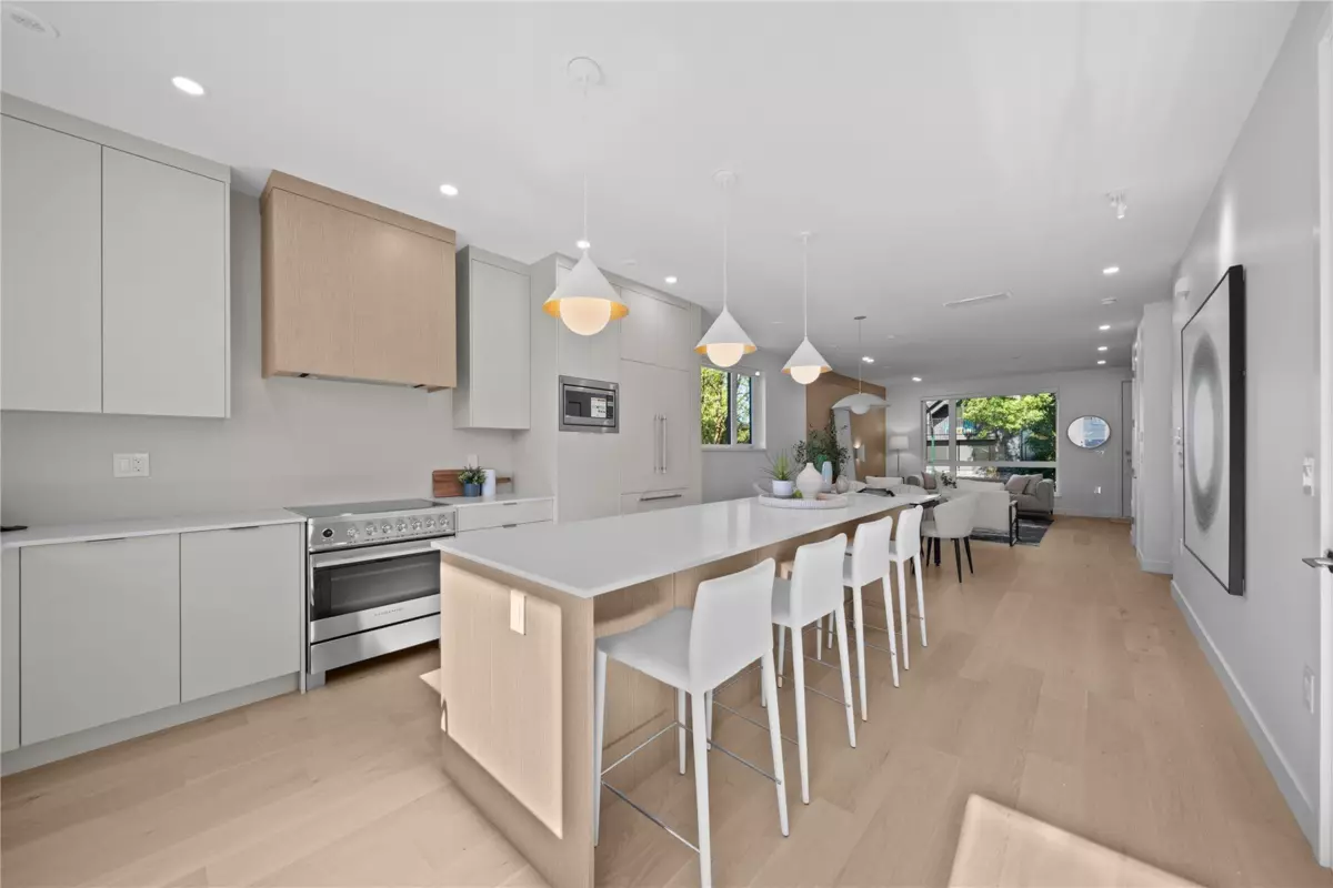 Dining Area Photo of 3 4963 Chester Street, Vancouver, BC