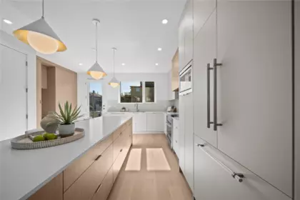 Kitchen Island Photo of 3 4963 Chester Street, Vancouver, BC