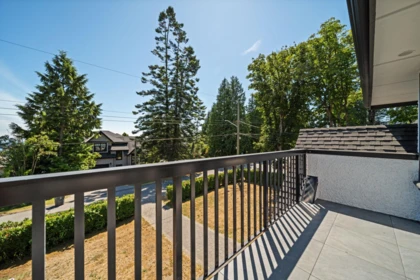 Front Yard Photo of 13101 14 Avenue, Surrey, BC