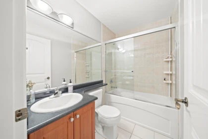 Entry Foyer Photo of 1252 E 11th Avenue, Vancouver, BC