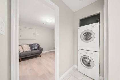Hallway Photo of 1252 E 11th Avenue, Vancouver, BC