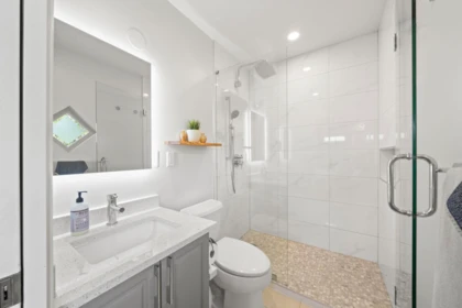 Powder Room Photo of 1252 E 11th Avenue, Vancouver, BC