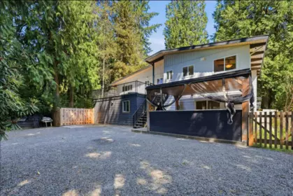 Mudroom Photo of 1707 Dempsey Road, North Vancouver, BC