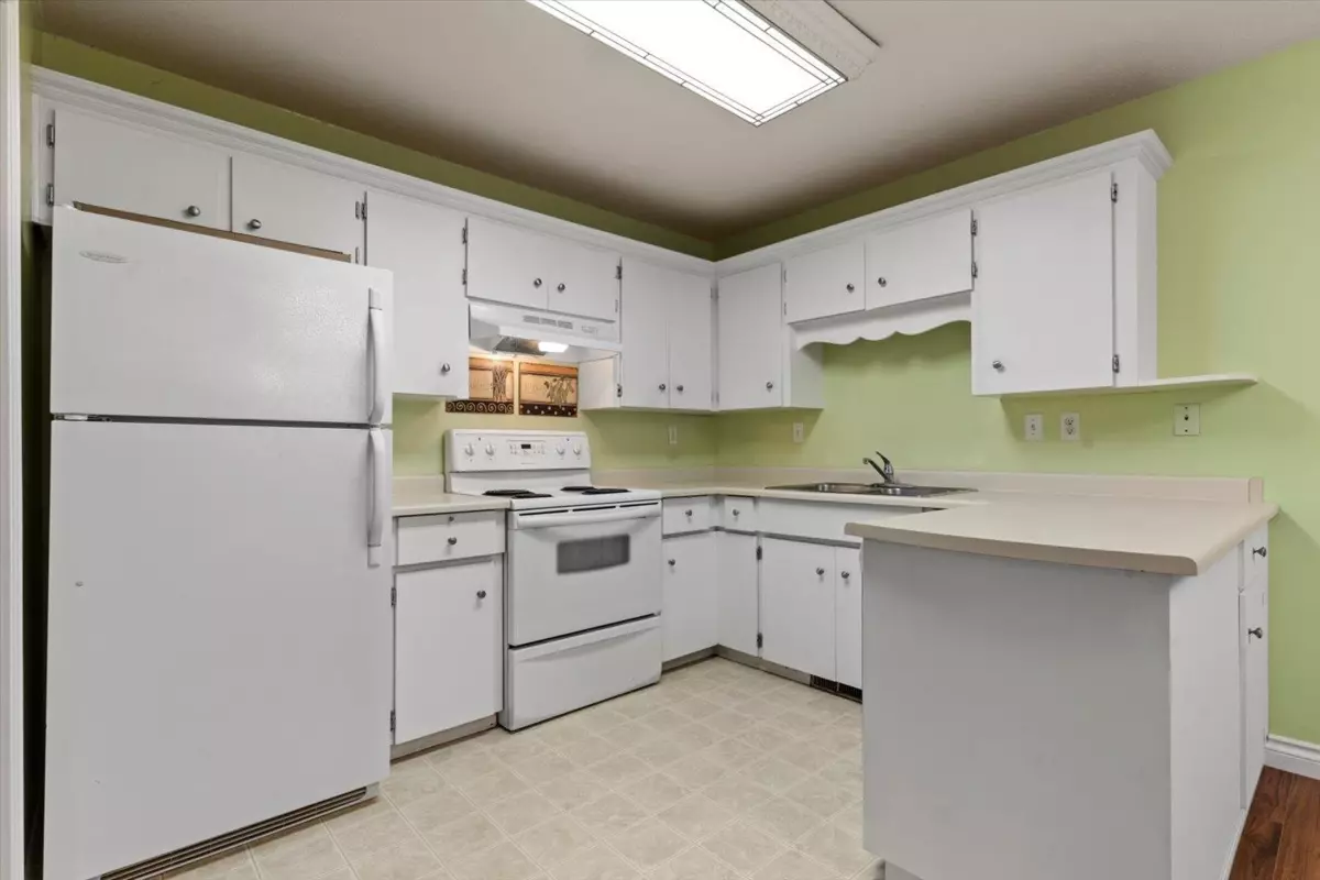 Dining Area Photo of 19 3350 Elmwood Drive, Abbotsford, BC