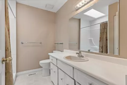 Guest Bathroom Photo of 19 3350 Elmwood Drive, Abbotsford, BC