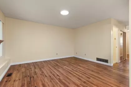 Walk-In Closet Photo of 19 3350 Elmwood Drive, Abbotsford, BC