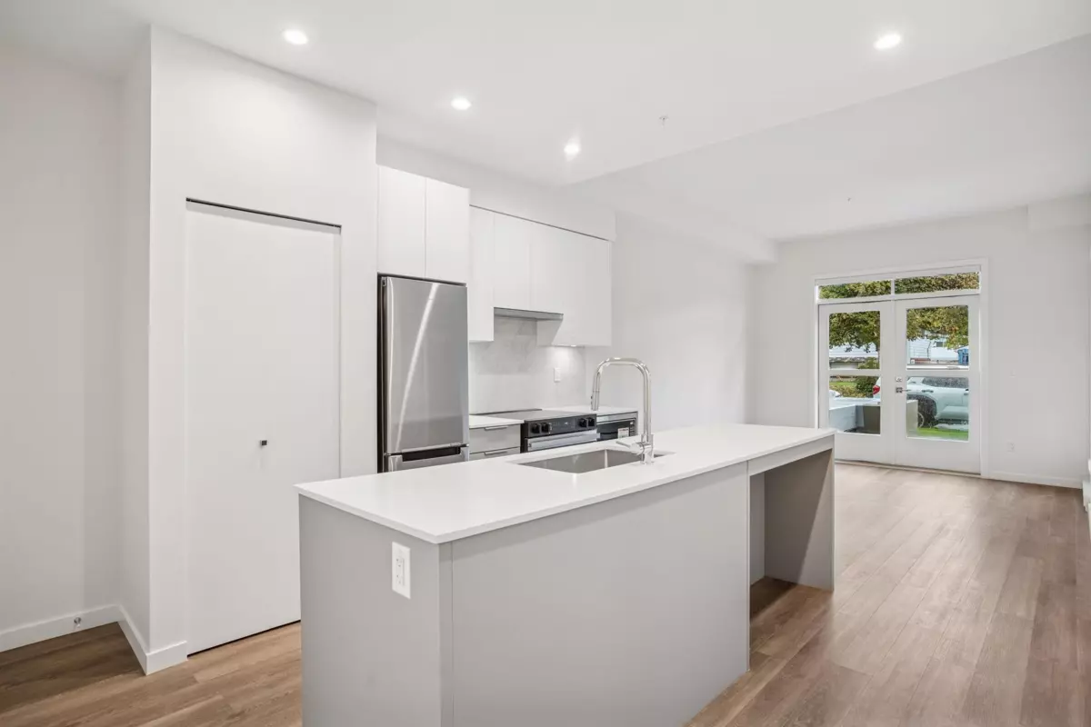 Family Room Photo of 109 14257 103a Avenue, Surrey, BC