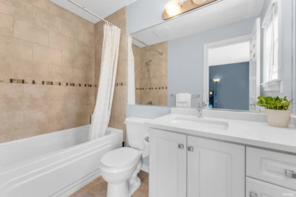 Guest Bathroom Photo of 10 3502 150a Street, Surrey, BC