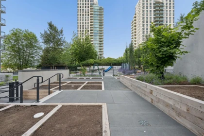 Swimming Pool Photo of 1506 2135 Springer Avenue, Burnaby, BC
