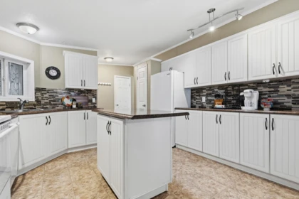 Kitchen Island Photo of 11 44565 Monte Vista Drive, Chilliwack, BC