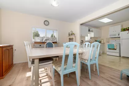 Kitchen Island Photo of 9570 Victor Street, Chilliwack, BC