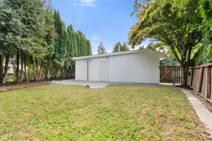 Mudroom Photo of 9570 Victor Street, Chilliwack, BC