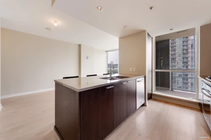 Kitchen Island Photo of 1908 2975 Atlantic Avenue, Coquitlam, BC