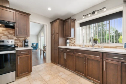 Kitchen Island Photo of 10087 Imperial Street, Chilliwack, BC