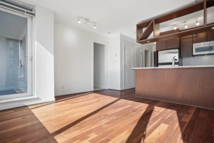 Kitchen Island Photo of 1104 1001 Richards Street, Vancouver, BC