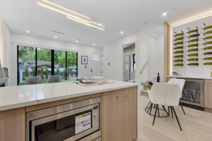 Kitchen Island Photo of 1 182 Ontario Place, Vancouver, BC
