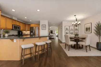 Breakfast Nook Photo of 8571 Seascape Lane, West Vancouver, BC