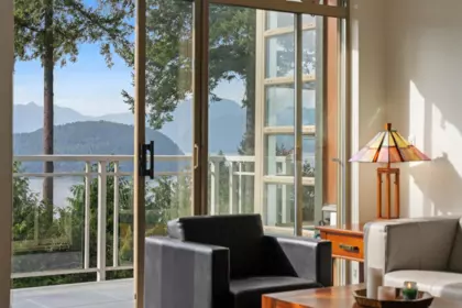 Living Room Photo of 8571 Seascape Lane, West Vancouver, BC