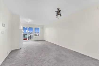 208 333 E 1st Street, North Vancouver, BC, North Vancouver — Apartment/Condo for sale