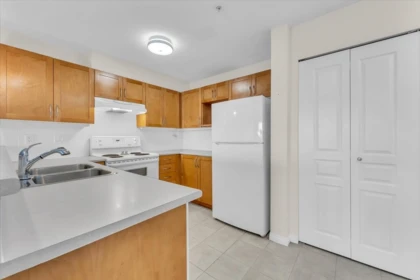Kitchen Island Photo of 208 333 E 1st Street, North Vancouver, BC