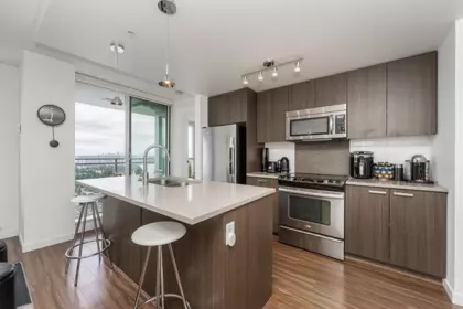 Kitchen Island Photo of 3809 13325 102a Avenue, Surrey, BC