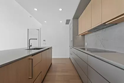 Walk-In Closet Photo of 602 3963 Uplands Way, West Vancouver, BC