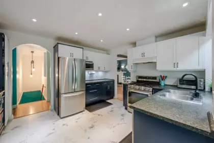 Breakfast Nook Photo of 11673 Morris Street, Maple Ridge, BC