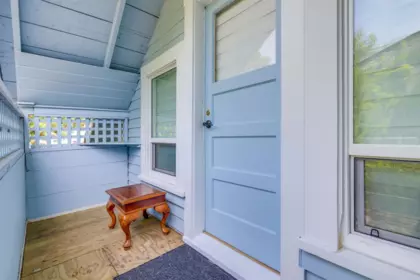 Entry Foyer Photo of 15152 Victoria Avenue, White Rock, BC