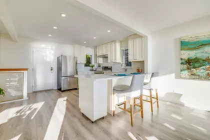 Kitchen Photo of 15152 Victoria Avenue, White Rock, BC