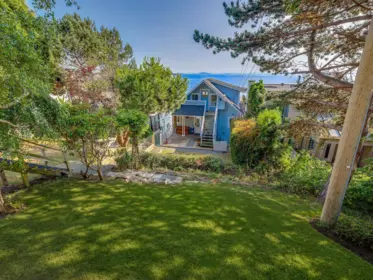 Swimming Pool Photo of 15152 Victoria Avenue, White Rock, BC