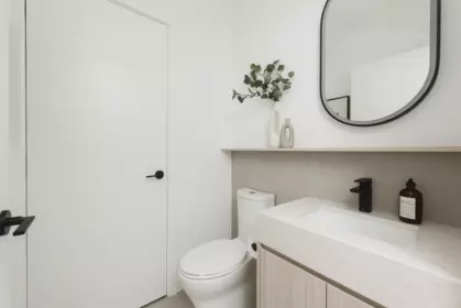 Laundry Room Photo of 1 2755 W 11th Avenue, Vancouver, BC