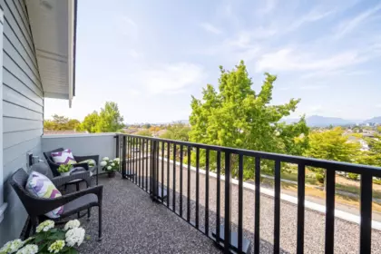 Backyard Photo of 2 3268 E 18 Avenue, Vancouver, BC