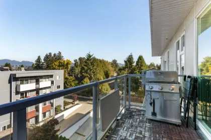 Entry Foyer Photo of 518 10838 Whalley Boulevard, Surrey, BC