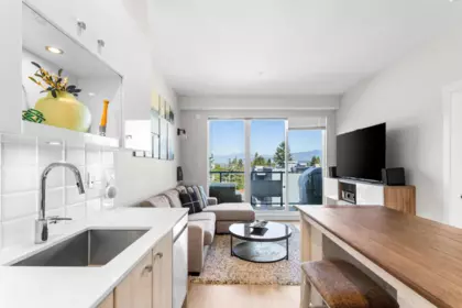 Kitchen Photo of 518 10838 Whalley Boulevard, Surrey, BC