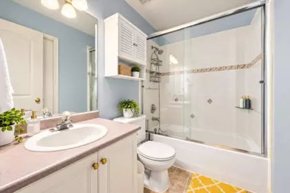 Hallway Photo of 18 8289 121a Street, Surrey, BC