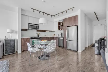 302 555 Foster Avenue, Coquitlam, BC, Coquitlam — Apartment/Condo for sale