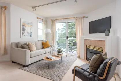 302 1537 Charles Street, Vancouver, BC, Vancouver — Apartment/Condo for sale