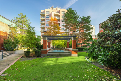 2402 289 Drake Street, Vancouver, BC, Vancouver — Apartment/Condo for sale