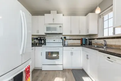 202 46351 Yale Road, Chilliwack, BC, Chilliwack — Apartment/Condo for sale