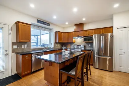 7005 180 Street, Surrey, BC, Surrey — Row House (Non-Strata) for sale