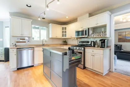 18495 68a Avenue, Surrey, BC, Surrey — Single Family Residence for sale