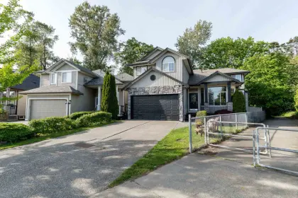 18495 68a Avenue, Surrey, BC, Surrey — Single Family Residence for sale