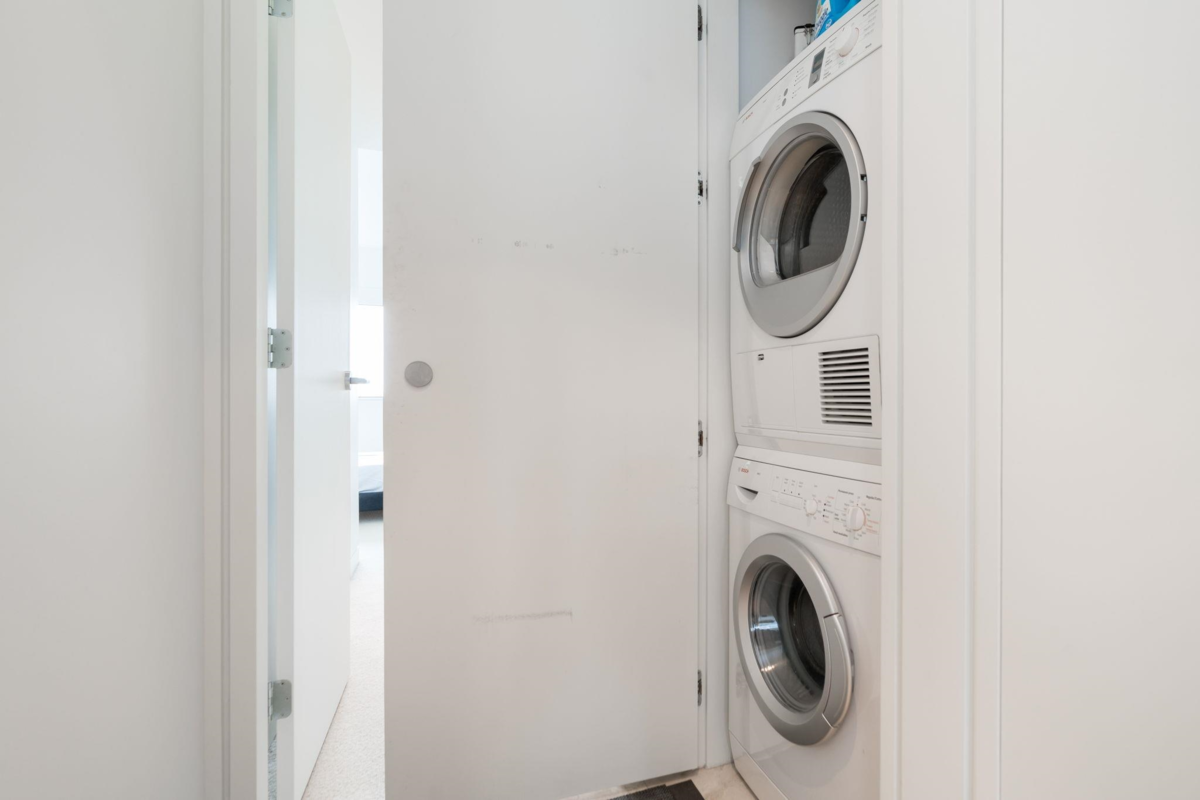 Entry Foyer Photo of 2401 838 W Hastings Street, Vancouver, BC