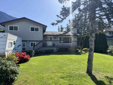 841 Angus Place, Harrison Hot Springs, BC, Harrison hot springs — Single Family Residence for sale