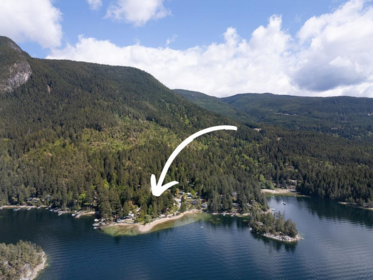 7622 Sechelt Inlet Road, Sechelt, BC, Sechelt — Single Family Residence for sale