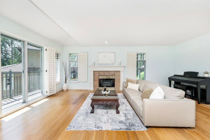 Breakfast Nook Photo of 1190 Strathaven Drive, North Vancouver, BC