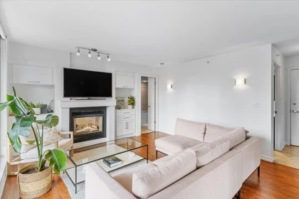 2402 969 Richards Street, Vancouver, BC, Vancouver — Apartment/Condo for sale