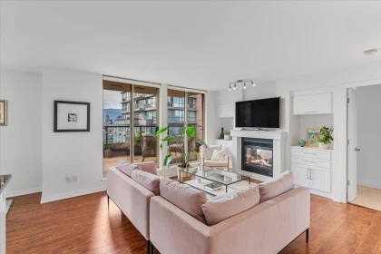 2402 969 Richards Street, Vancouver, BC, Vancouver — Apartment/Condo for sale
