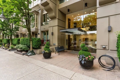 2402 969 Richards Street, Vancouver, BC, Vancouver — Apartment/Condo for sale