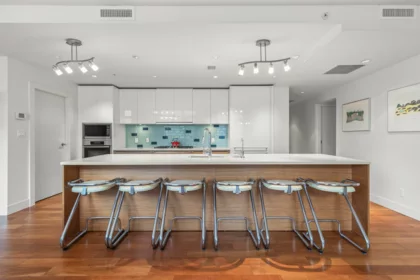 302 6080 Iona Drive, Vancouver, BC, Vancouver — Apartment/Condo for sale